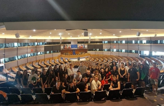 E. Rafalska oprowadziła Młodzieżową Orkiestręze Wschowy