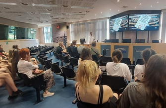 E. Rafalska oprowadziła Młodzieżową Orkiestręze Wschowy