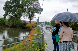 Staw przy ul. Moniuszki już czysty ZDJĘCIA