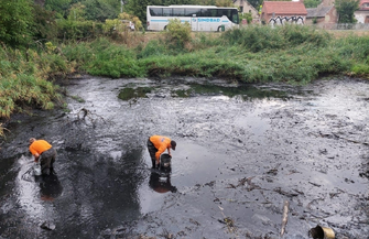 Staw przy ul. Moniuszki już czysty ZDJĘCIA
