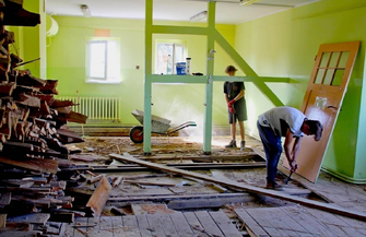 Trwa remont budynku po dawnej Szkole Podstawowej w Siedlnicy ZDJĘCIA