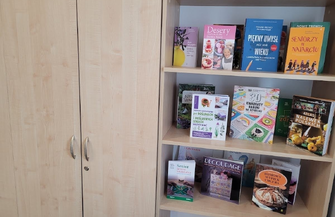 Nowe wyposażenie i książki dla Klubów Seniora ZDJĘCIA