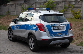 Sąsiad stoi na zakazie Młodzieżspożywa alkohol