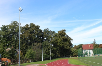 Oświetlenie na boisku lekkoatletycznym w I LO ZDJĘCIA