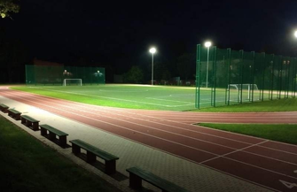Oświetlenie na boisku lekkoatletycznym w I LO ZDJĘCIA