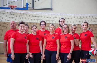 Samorządowcy i urzędnicy zagrali w siatkówkę