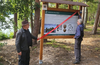 Czwarta tablica odsłonięta.