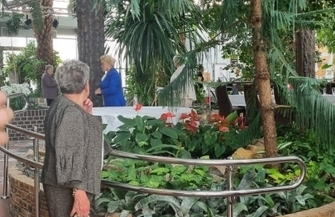 Seniorzy z gminy Szlichtyngowa w teatrze ZDJĘCIA