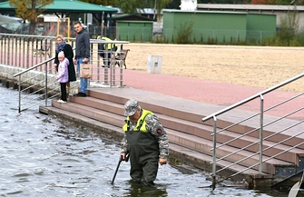 Na lądzie i pod wodą. Akcja sprzątania terenu SCKiW ZDJĘCIA