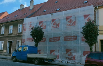 Kolejna kamienica przestanie straszyć ZDJĘCIA