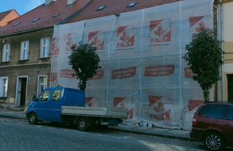 Kolejna kamienica przestanie straszyć ZDJĘCIA