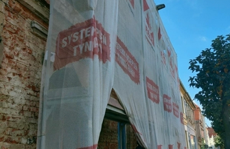 Kolejna kamienica przestanie straszyć ZDJĘCIA