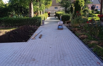 Szkoła w Jędrzychowicach z nowym ogrodzeniem i utwardzonym terenem ZDJĘCIA