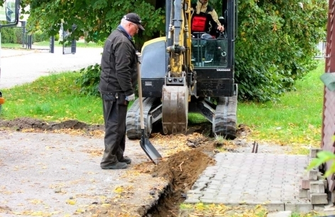 Rozpoczął się remont drogi dojazdowej do cmentarza komunalnego
