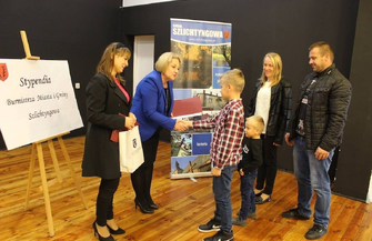 Uroczyste wręczenie stypendiów Burmistrza ZDJĘCIA