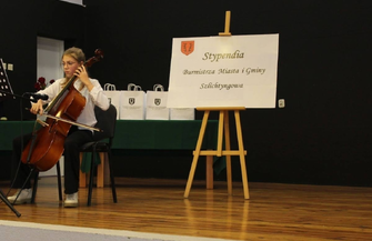 Uroczyste wręczenie stypendiów Burmistrza ZDJĘCIA