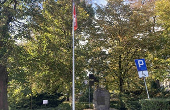 Maszt flagowy na Rynku w Szlichtyngowej ZDJĘCIA