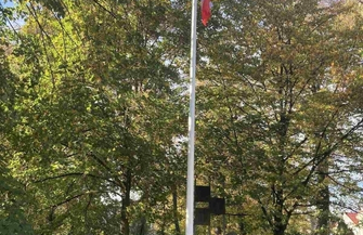 Maszt flagowy na Rynku w Szlichtyngowej ZDJĘCIA