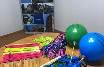 Burmistrz Jolanta Wielgus przekazała gadżety profilaktyczne