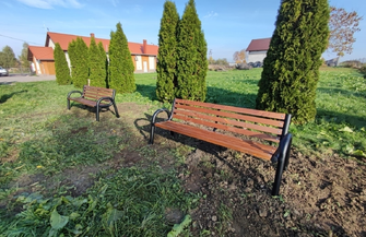 Nowe ławki na terenach rekreacyjnych w Jędrzychowicach ZDJĘCIA