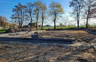Postępuje budowa boiska wielofunkcyjnego przy Szkole w Jędrzychowicach FOTO