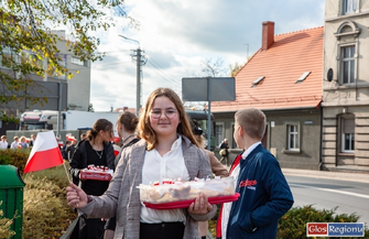 Dzieci przeszły ulicami Wschowy w patriotycznym happeningu VIDEO
