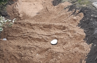 Trwa zabudowa rowu w Starych Drzewcach