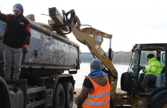 Tyle zostało ze starego pomostu w Lginiu FOTO