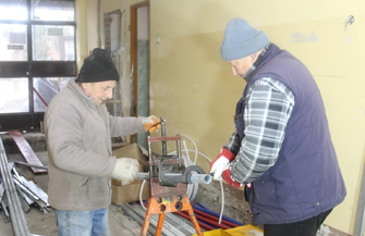 Tak zmienia siębudynek po szkole w Siedlnicy.