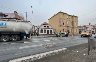 Kolizja dacii ze scanią.