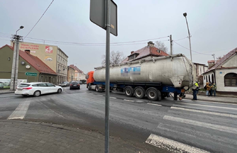 Kolizja dacii ze scanią.