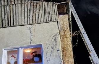 Dach domu w Radzyniu spłonął doszczętnie.