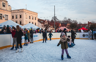 Lodowisko we Wschowie - godziny otwarcia cennik wypożyczalnia łyżew