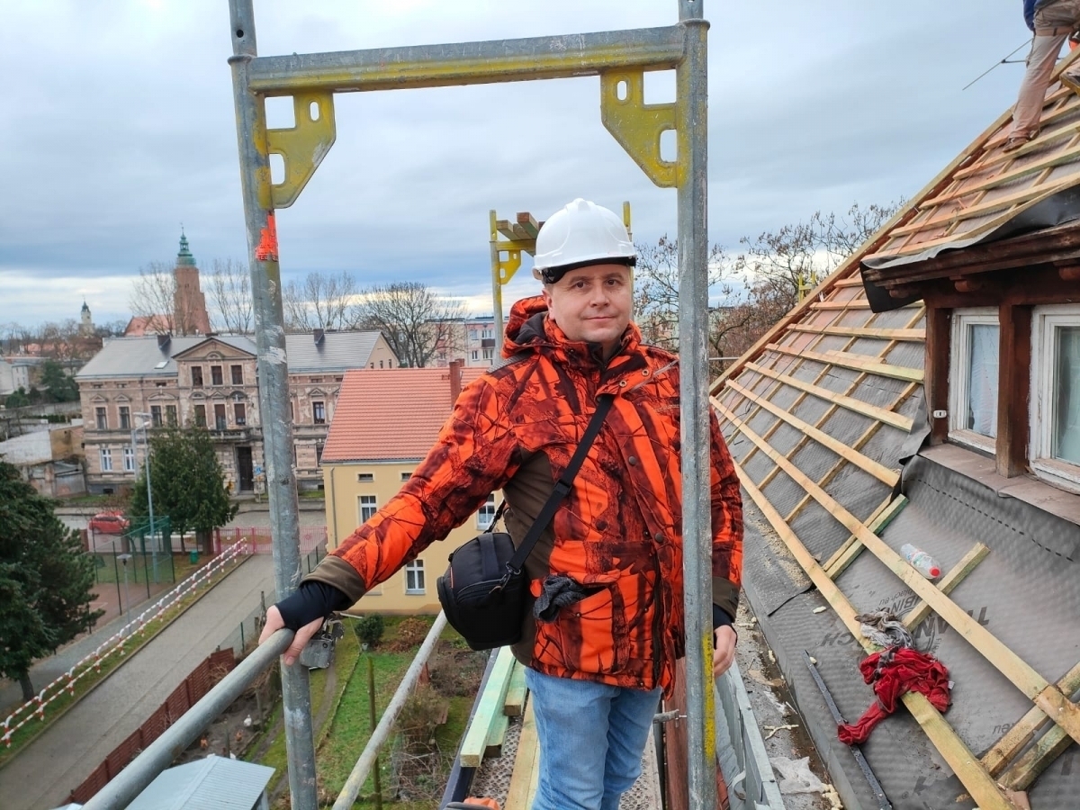 I Zespół Szkół we Wschowie w nowym wydaniu trwa przebudowa dachu i wymiana okien