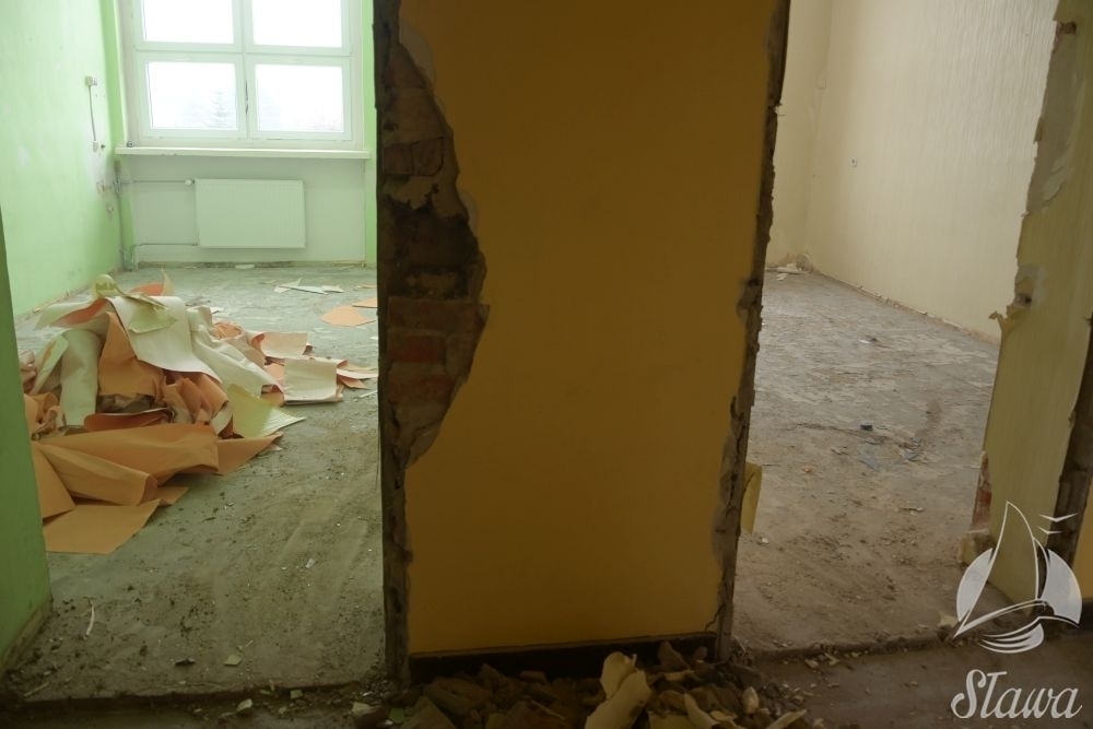W budynku po byłej szkole trwająjużprace rozbiórkowe FOTO