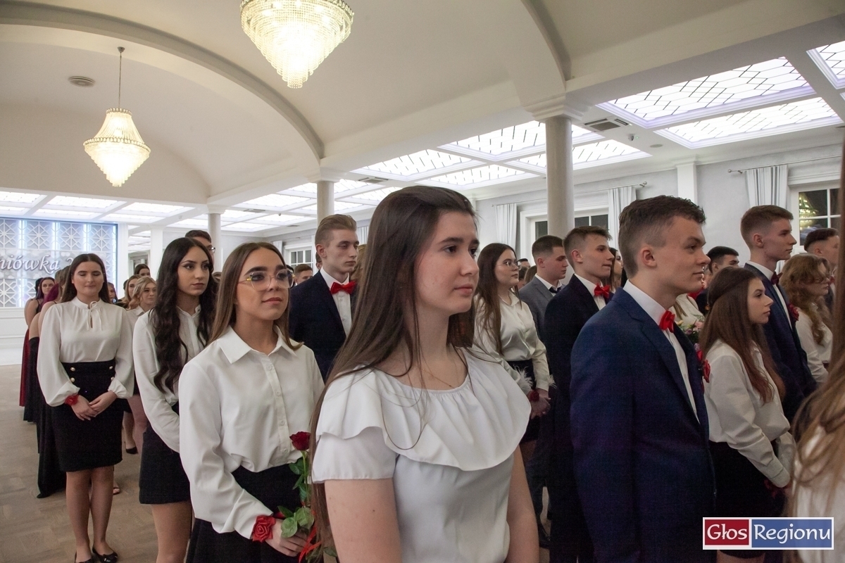 Studniówka 2023 w I LO we Wschowie FOTO
