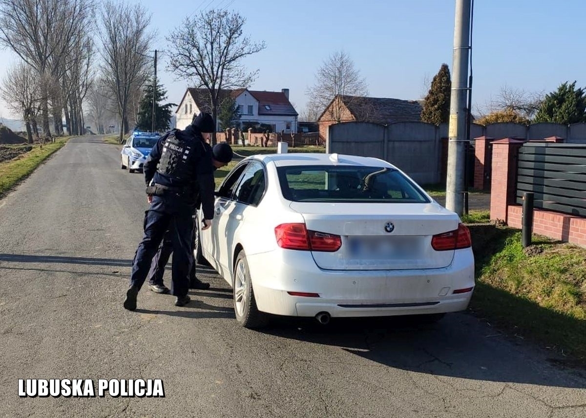 Policyjny pościg za 21-latkiem w BMW