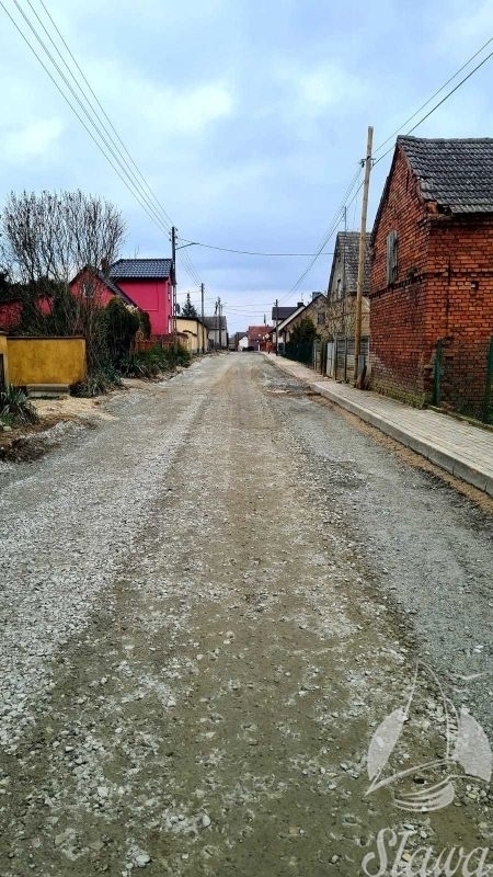 Przebudowa drogi w Starym Strączu postępuje FOTO