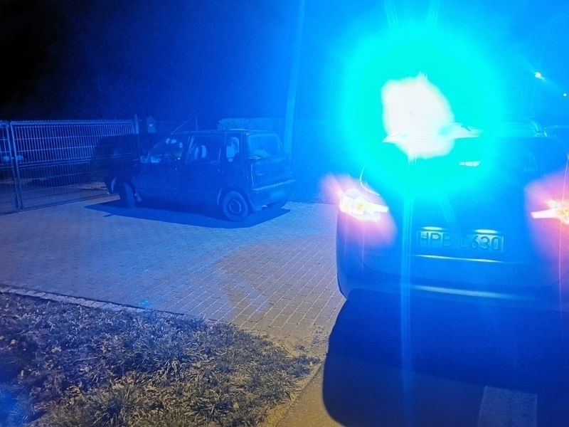 Kierowca Daewoo rozbił bank