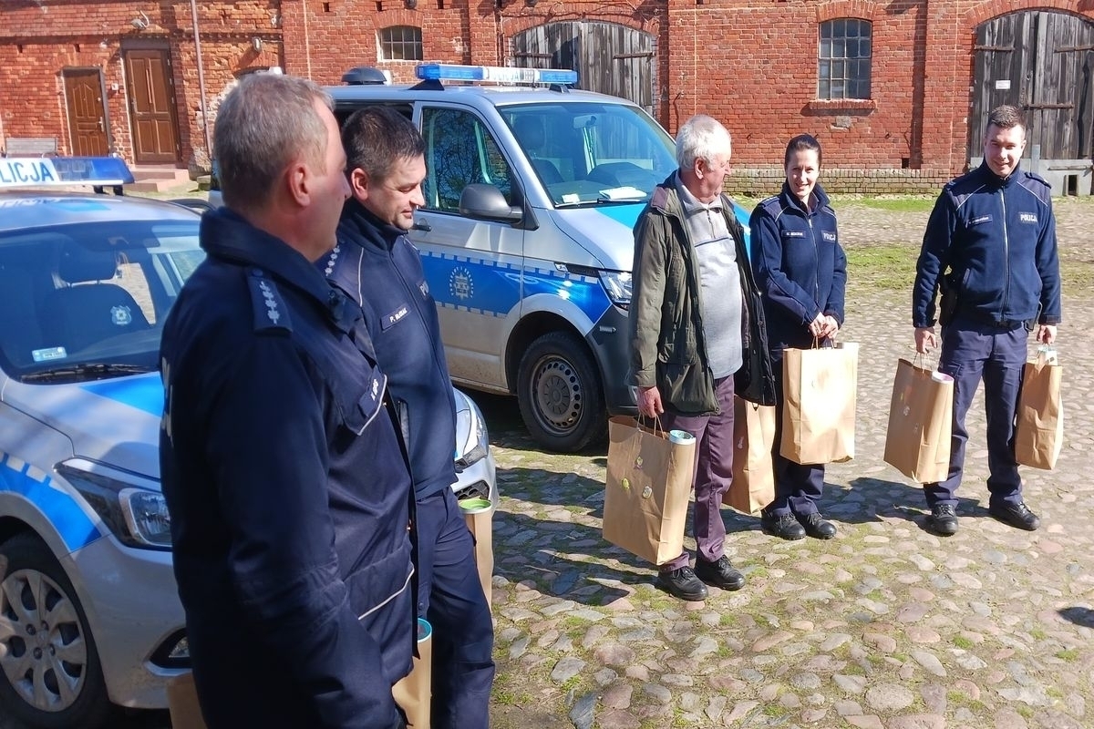 Policjanci z Góry przygotowali paczki dla dzieci