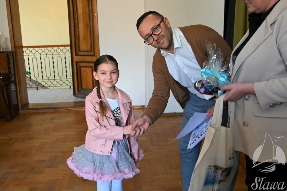 Uczestnicy konkursu nagrodzeni za oryginalne pisanki na Święta Wielkanocne