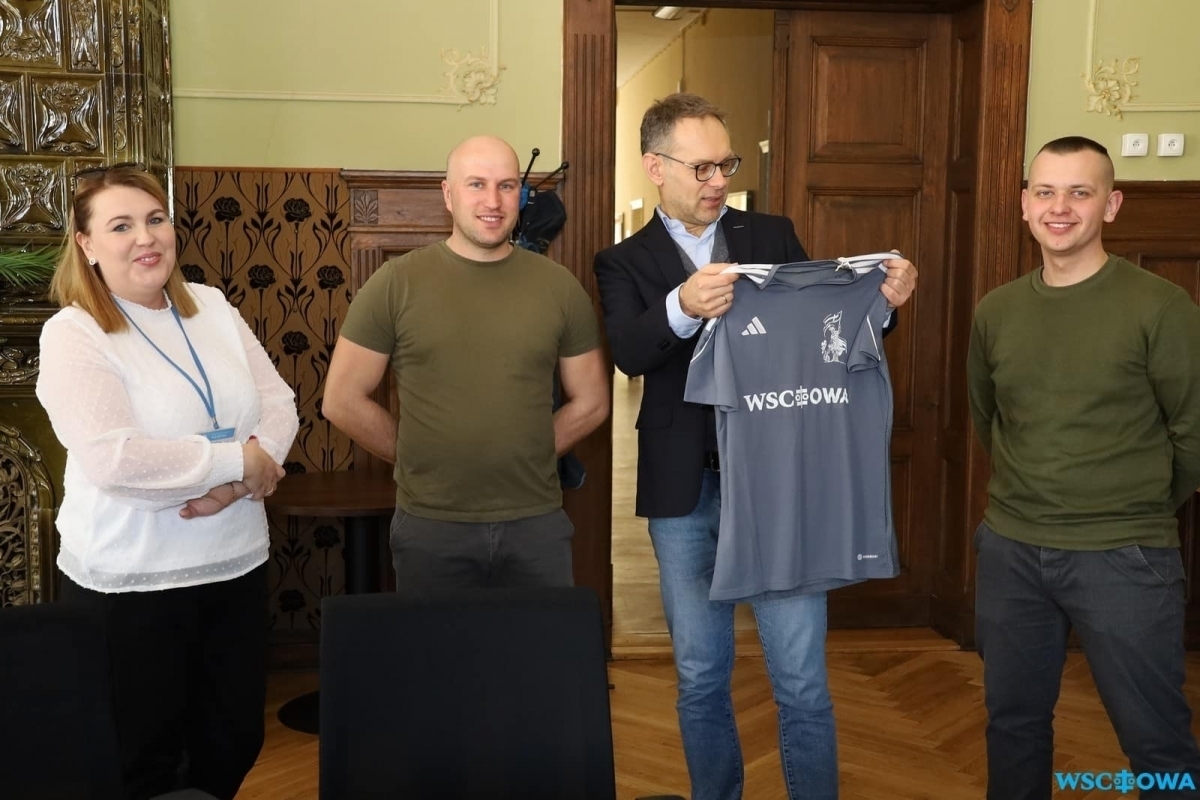 Nowe stroje sportowe dla druhów z OSP Siedlnica FOTO
