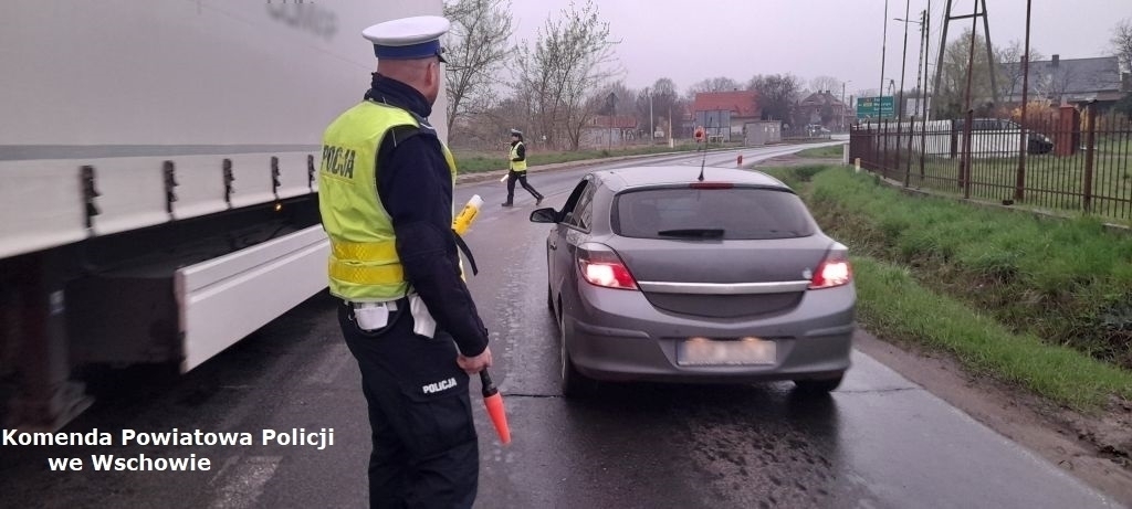 Policjanci chwycili za alkomaty