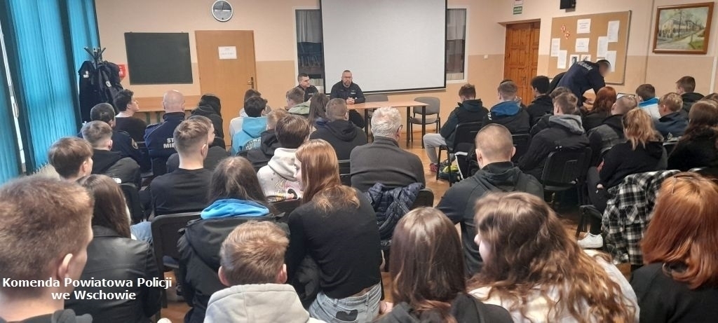 Z młodzieżą o uzależnieniach i hejcie z seniorami o bezpieczeństwie
