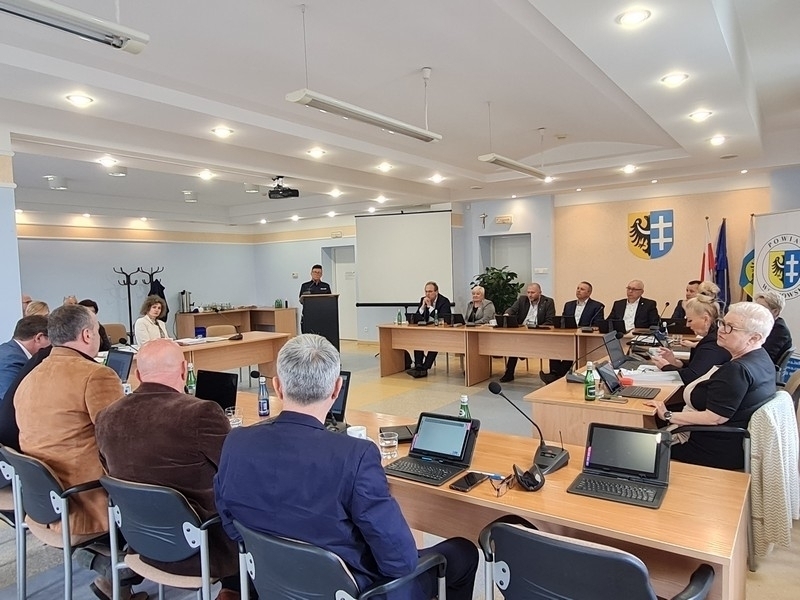 XLI Sesja Rady Powiatu Wschowskiego Sprawozdanie z prac w okresie międzysesyjnym oraz ważne uchwały