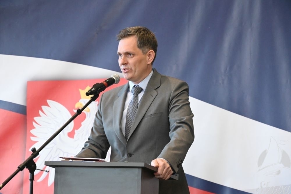 ZSP Sława Oficjalne pożegnano maturzystów i przekazano nowy sztandar