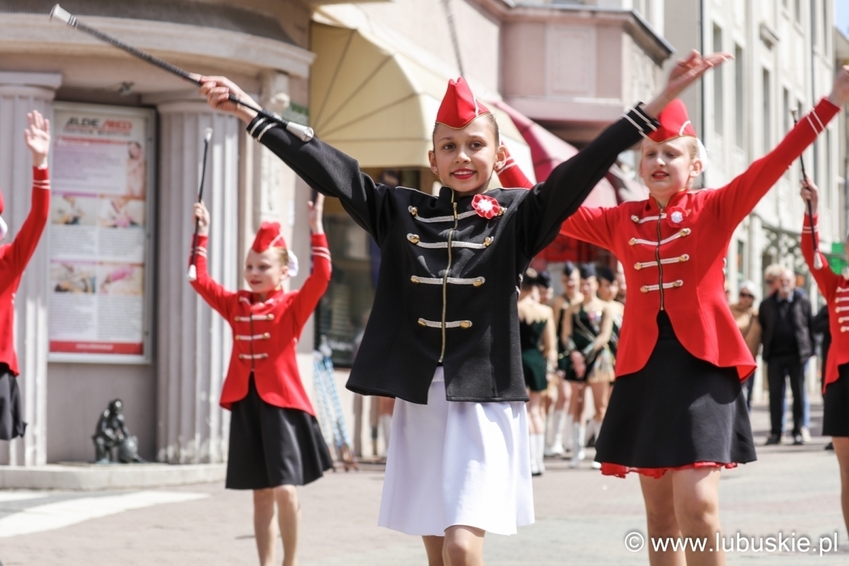 Wschowskie mażoretki na uroczystościach w Zielonej Górze FOTO