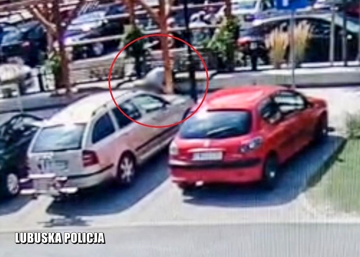 Policjant i druh Wojciech Brzechwa uratował życie mężczyzny na parkingu w Sławie