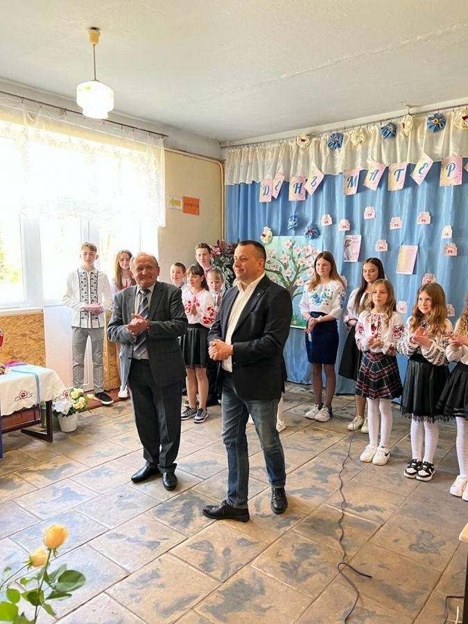 Starosta Wschowski przekazał autobus szkole na Ukrainie