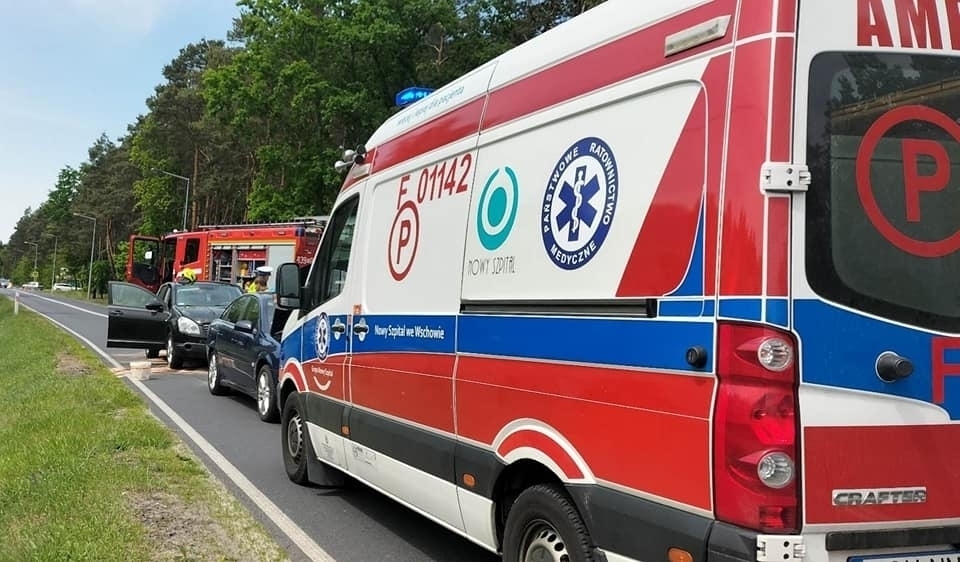 Zderzenie pojazdów w Sławie. Strażacy apelująo zachowanie ostrożności